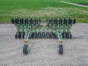 04 Row Crop Cultivator
